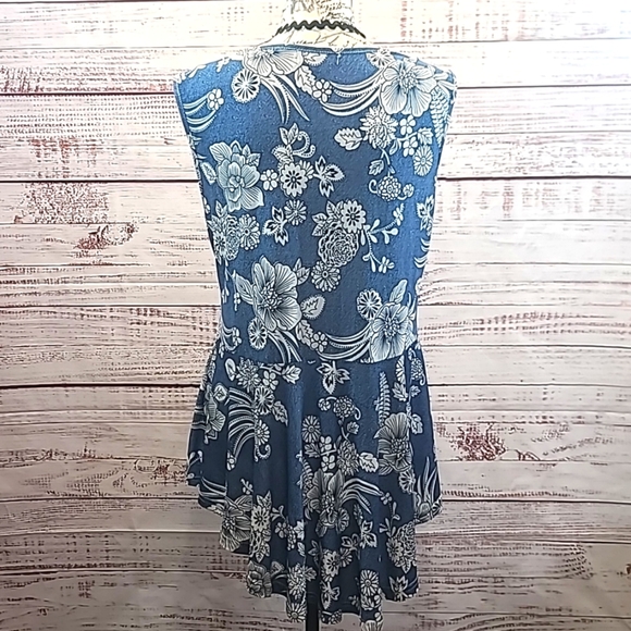 Papillon sleeveless zipper front tank - Picture 5 of 8